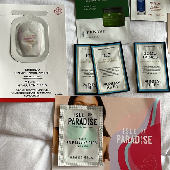 Deluxe Skincare Bundle 31-pc - Picture 3 of 10